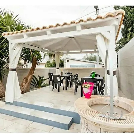 Holiday home Anny Avola