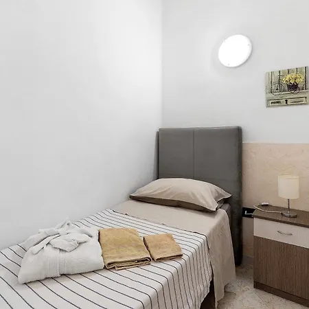 Anny Hébergement de vacances Avola